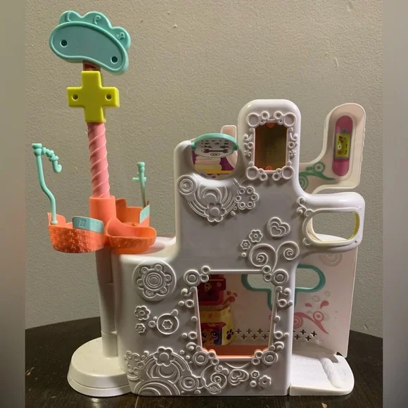 Hasbro Littlest Pet Shop Rescue Tails Center Playset That Spins And Works - Picture 3 of 3